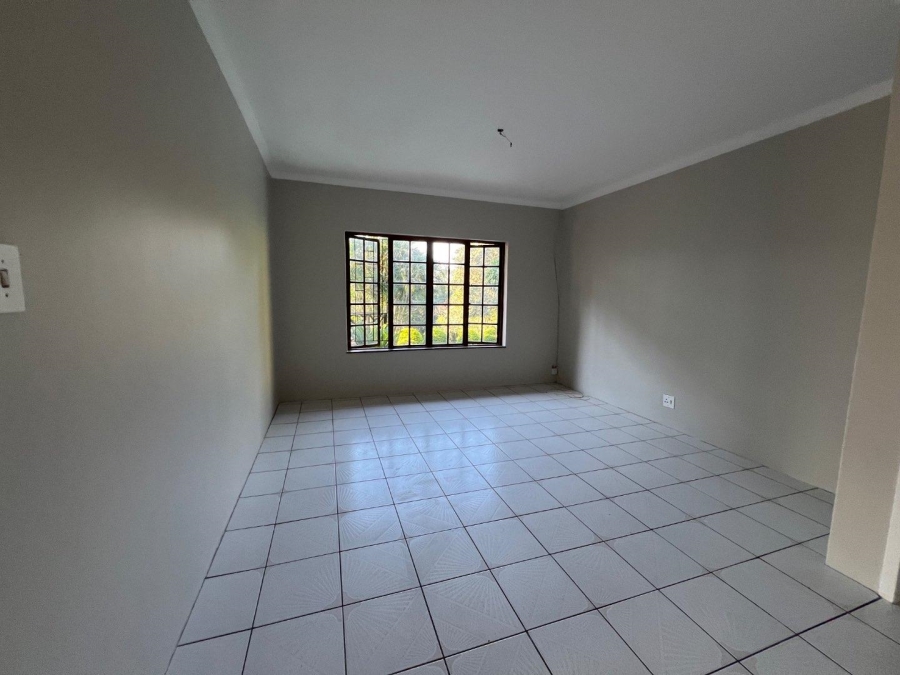 To Let 3 Bedroom Property for Rent in Kloof KwaZulu-Natal