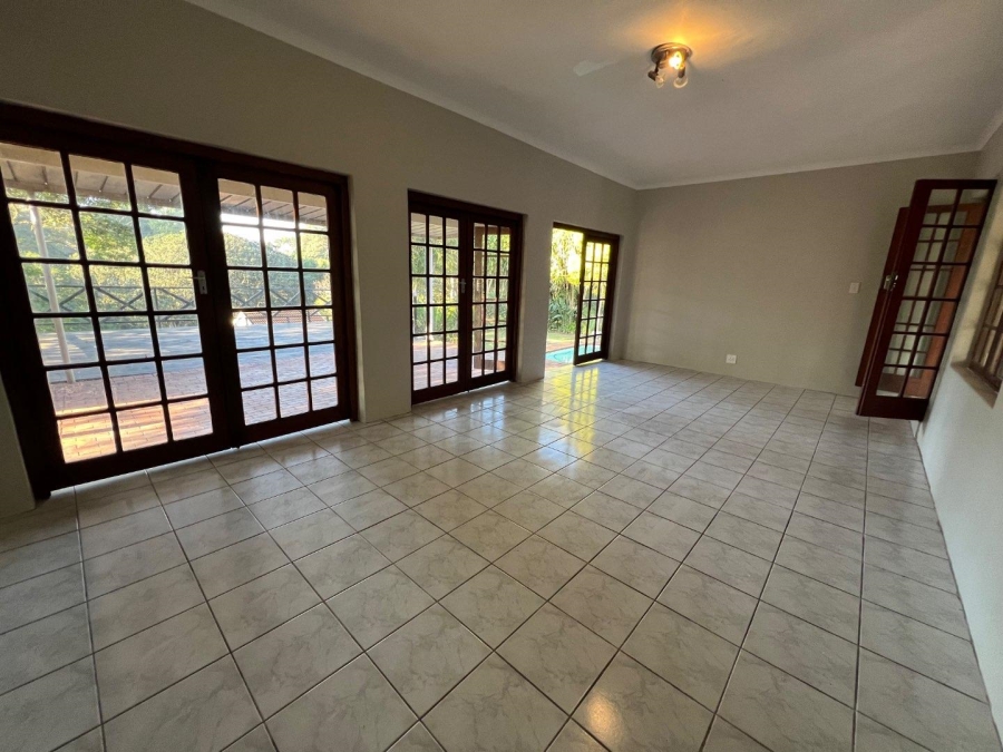 To Let 3 Bedroom Property for Rent in Kloof KwaZulu-Natal