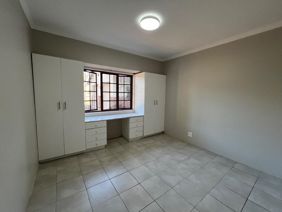 To Let 3 Bedroom Property for Rent in Kloof KwaZulu-Natal