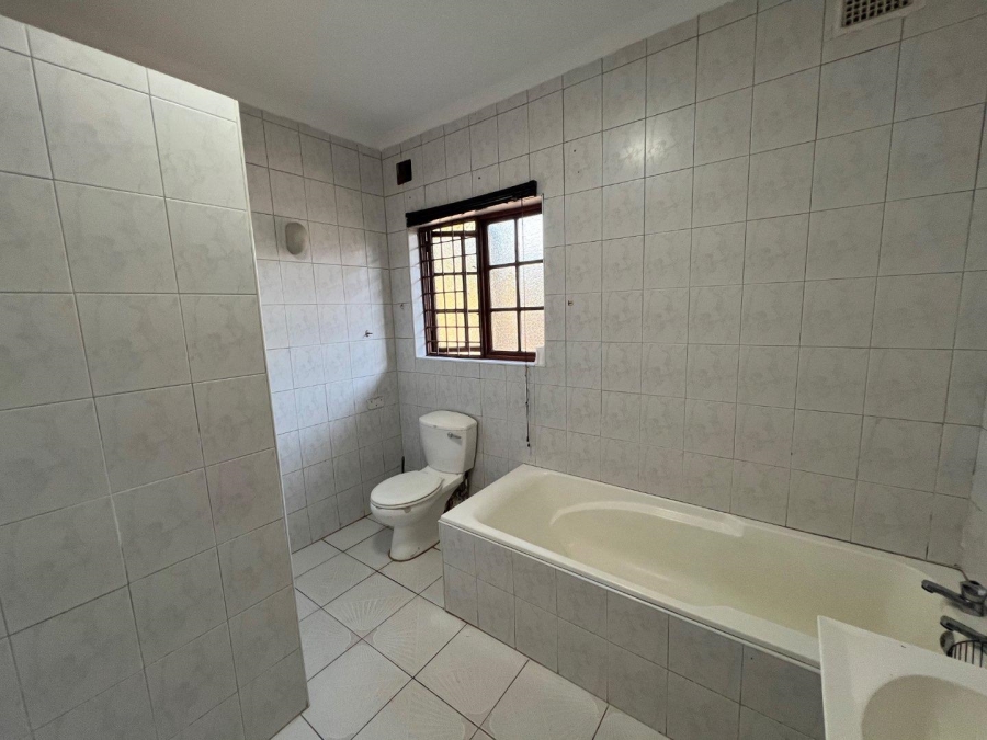 To Let 3 Bedroom Property for Rent in Kloof KwaZulu-Natal