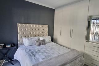 2 Bedroom Property for Sale in Umbogintwini KwaZulu-Natal