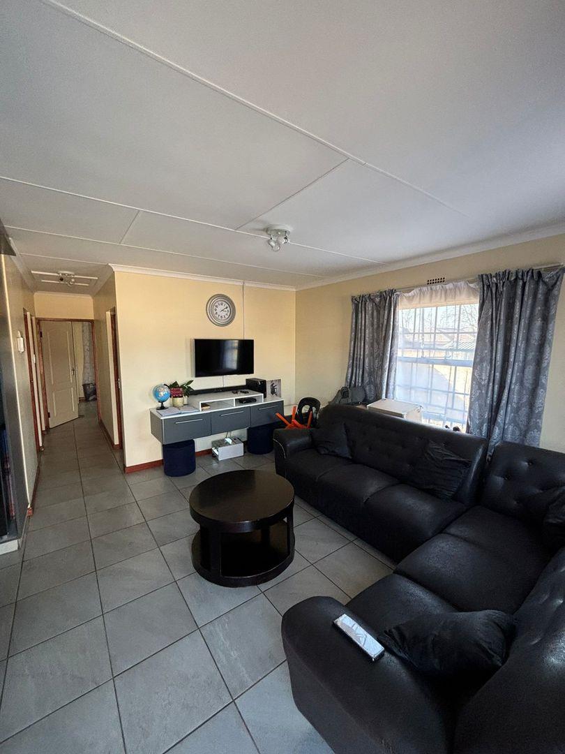 3 Bedroom Property for Sale in Mpophomeni KwaZulu-Natal