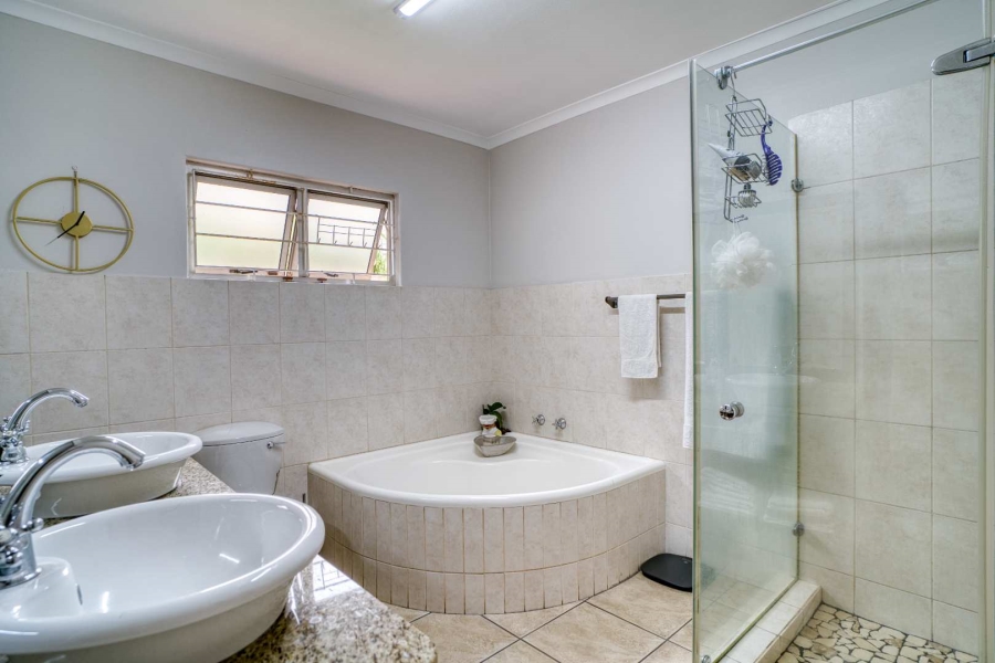 4 Bedroom Property for Sale in Sunningdale KwaZulu-Natal