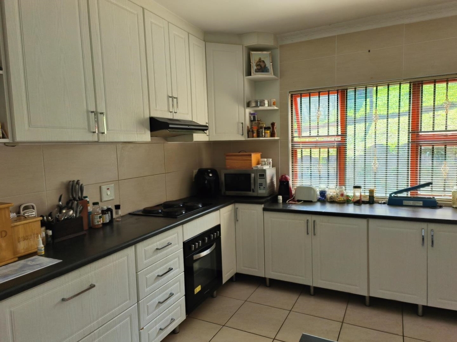 2 Bedroom Property for Sale in Pinelands KwaZulu-Natal