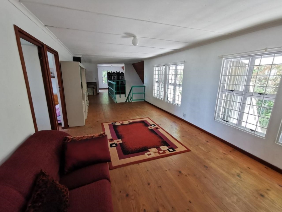 5 Bedroom Property for Sale in Monteseel KwaZulu-Natal