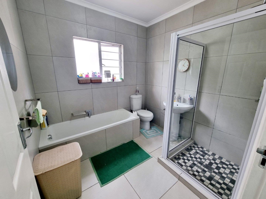 To Let 3 Bedroom Property for Rent in Kloof KwaZulu-Natal