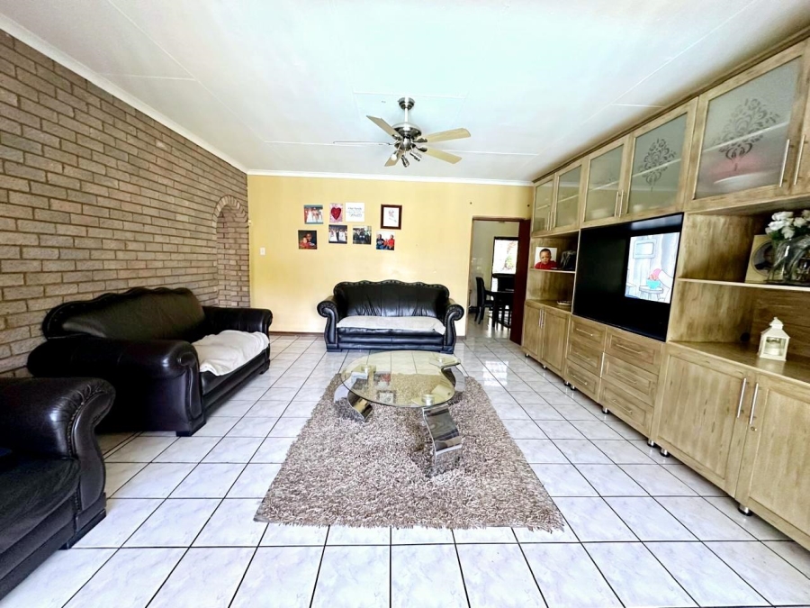 6 Bedroom Property for Sale in Blackridge KwaZulu-Natal