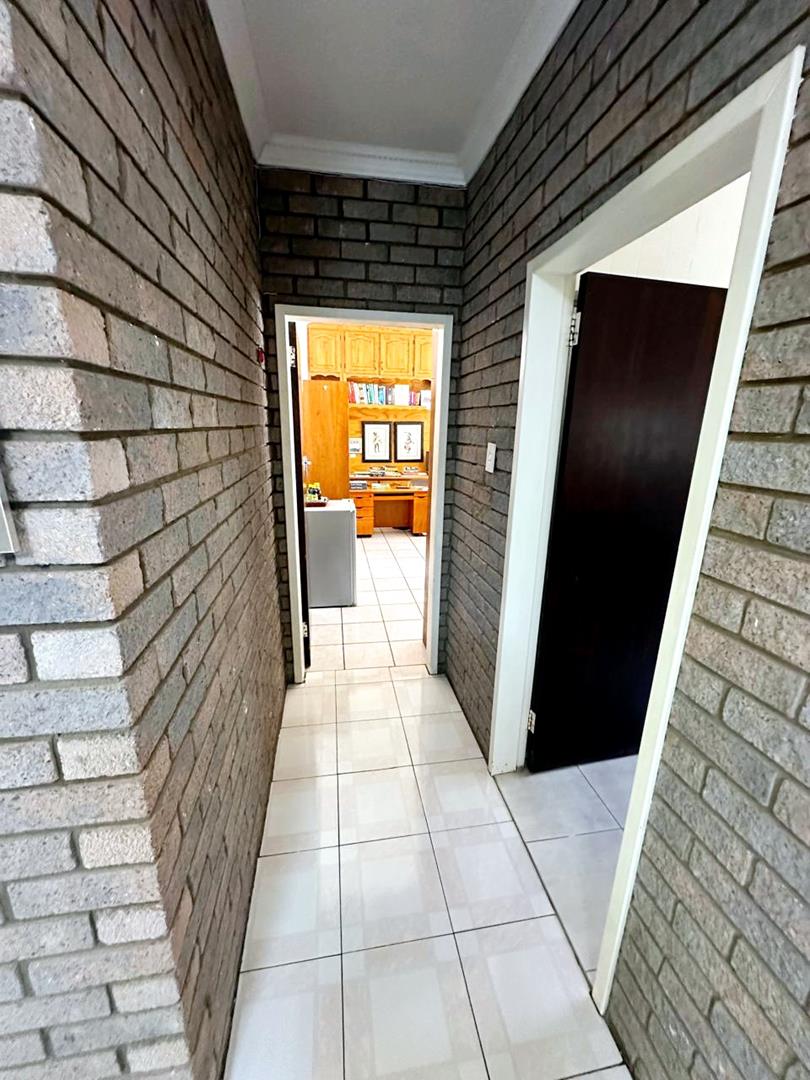 6 Bedroom Property for Sale in Blackridge KwaZulu-Natal