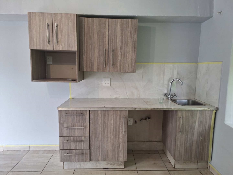 To Let 1 Bedroom Property for Rent in Kloof KwaZulu-Natal