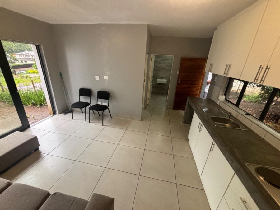 To Let 1 Bedroom Property for Rent in Kloof KwaZulu-Natal