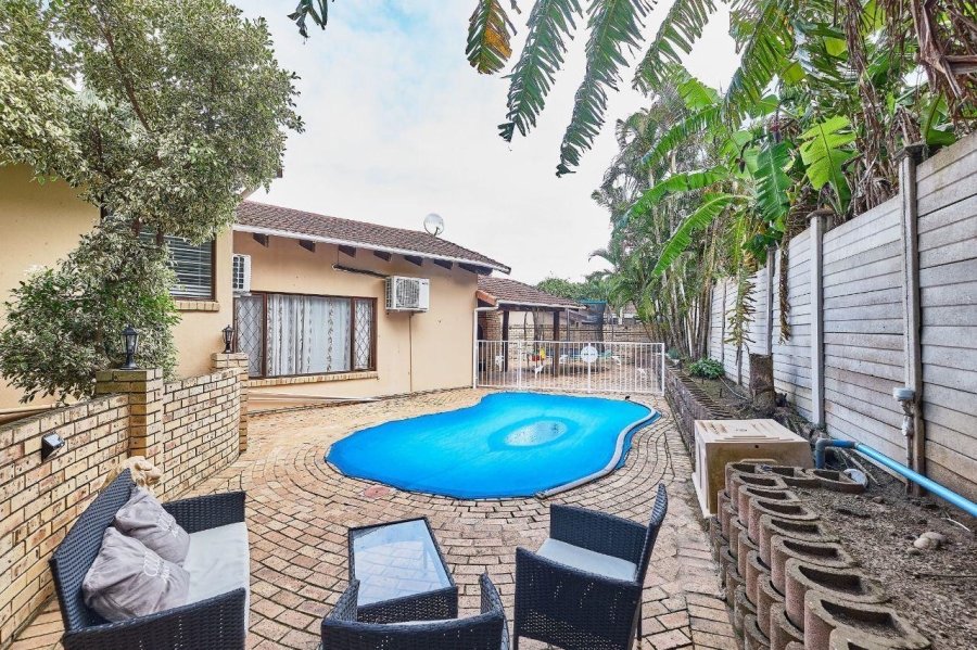 4 Bedroom Property for Sale in Amanzimtoti KwaZulu-Natal