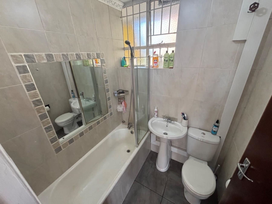 To Let 2 Bedroom Property for Rent in Malvern KwaZulu-Natal