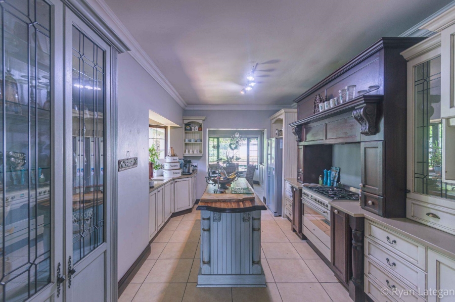 5 Bedroom Property for Sale in Kloof KwaZulu-Natal