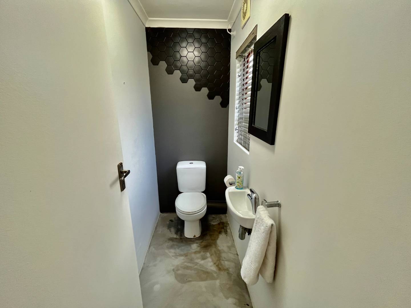 To Let 1 Bedroom Property for Rent in La Lucia KwaZulu-Natal