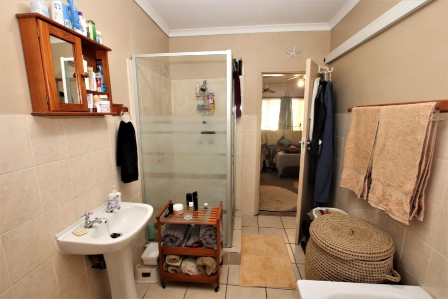 6 Bedroom Property for Sale in Glen Anil KwaZulu-Natal