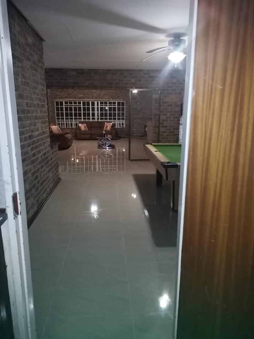 To Let 5 Bedroom Property for Rent in Signal Hill KwaZulu-Natal