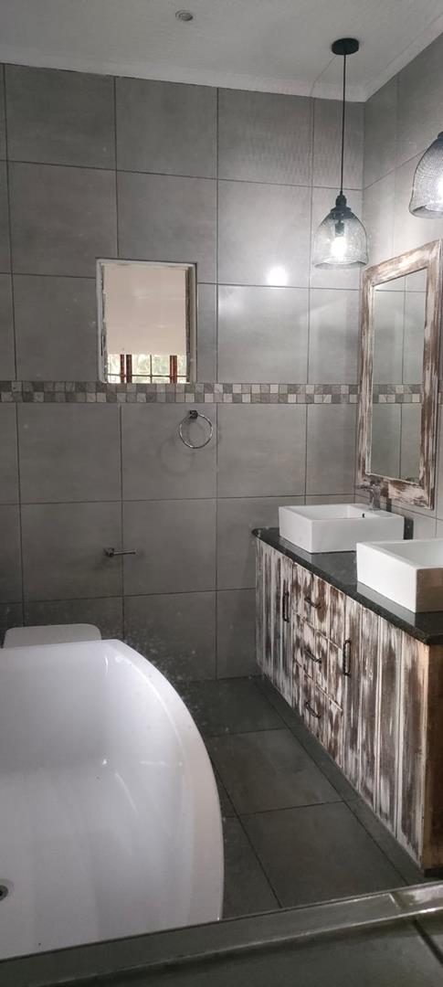 5 Bedroom Property for Sale in Empangeni Central KwaZulu-Natal