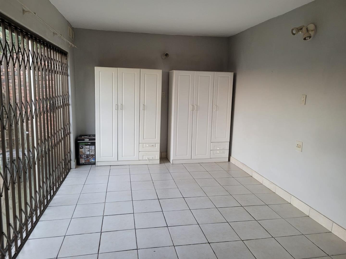 To Let 1 Bedroom Property for Rent in Kingston Park KwaZulu-Natal