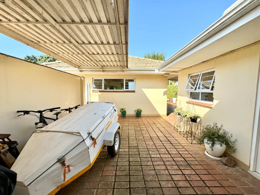 To Let 5 Bedroom Property for Rent in Durban North KwaZulu-Natal