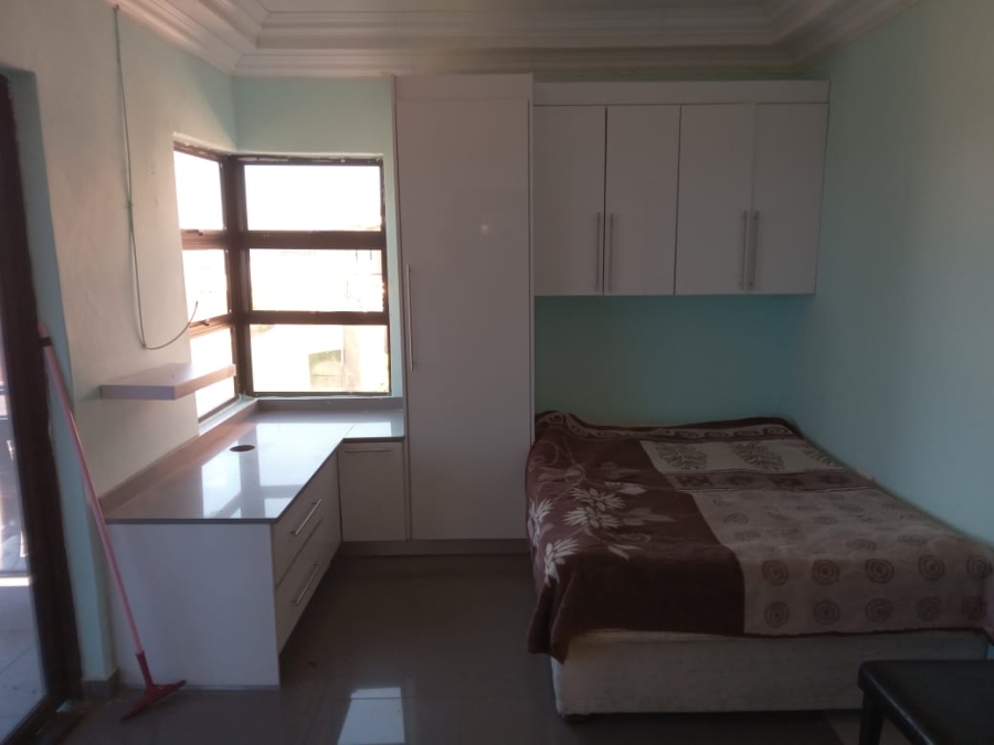 8 Bedroom Property for Sale in Montclair KwaZulu-Natal