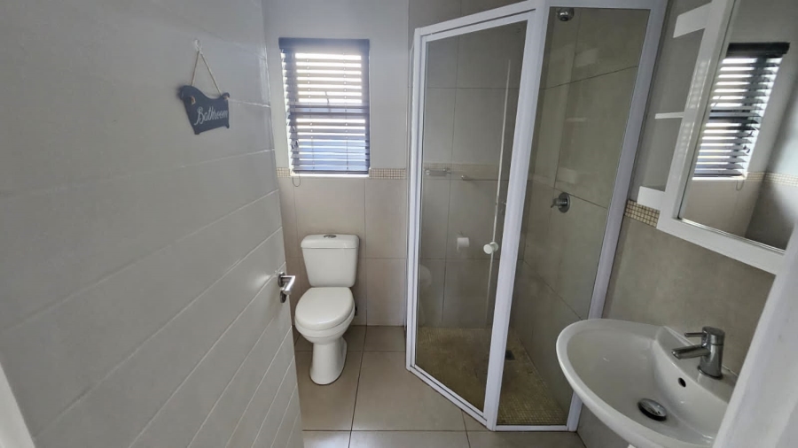To Let 5 Bedroom Property for Rent in Palm Lakes Estate KwaZulu-Natal