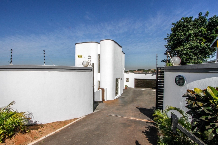 To Let 6 Bedroom Property for Rent in La Lucia KwaZulu-Natal