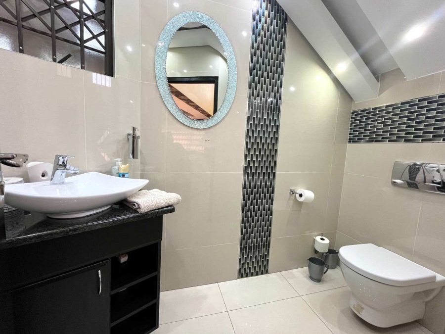 6 Bedroom Property for Sale in Umhlanga KwaZulu-Natal