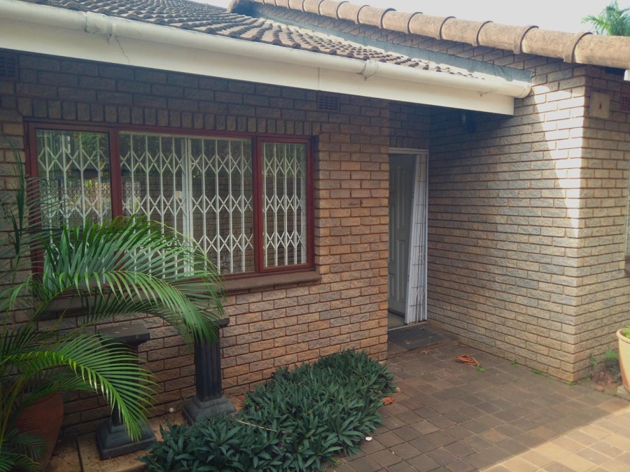 2 Bedroom Property for Sale in Sunningdale KwaZulu-Natal