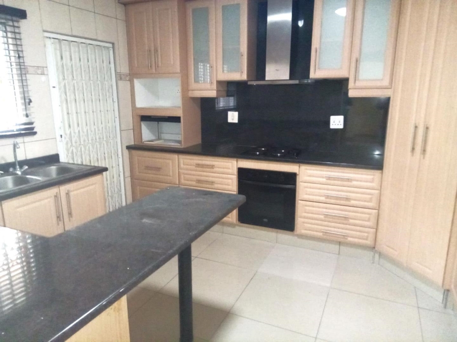 2 Bedroom Property for Sale in Sunningdale KwaZulu-Natal