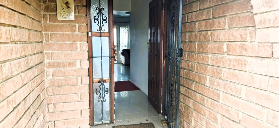 5 Bedroom Property for Sale in Port Edward KwaZulu-Natal