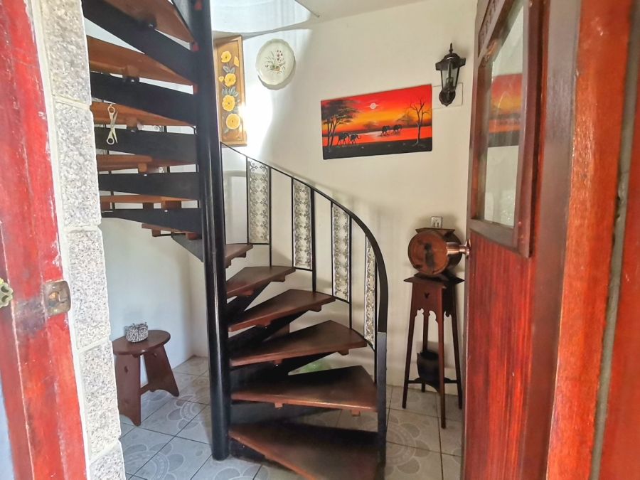 5 Bedroom Property for Sale in Beacon Rocks KwaZulu-Natal