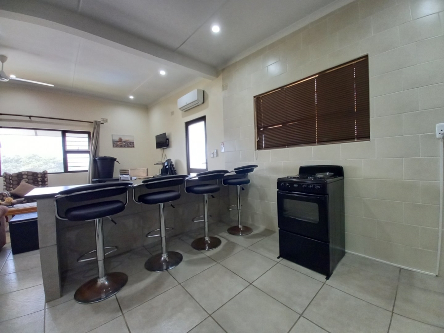 6 Bedroom Property for Sale in Tugela Mouth KwaZulu-Natal