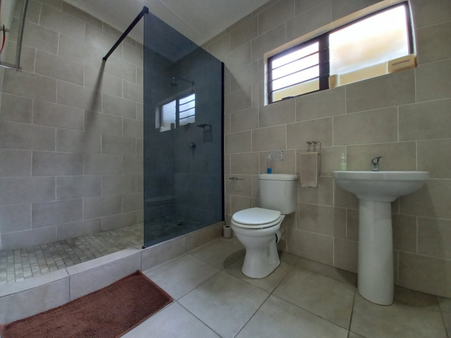 6 Bedroom Property for Sale in Tugela Mouth KwaZulu-Natal