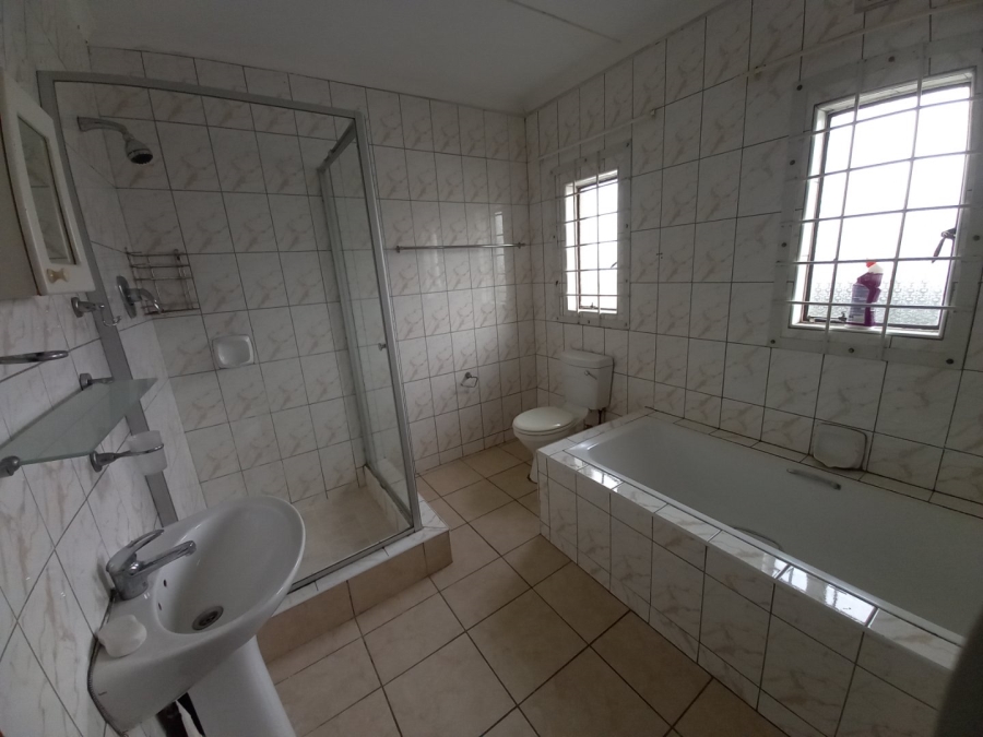 4 Bedroom Property for Sale in Parkside KwaZulu-Natal