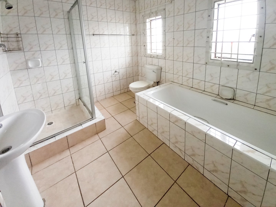 4 Bedroom Property for Sale in Parkside KwaZulu-Natal