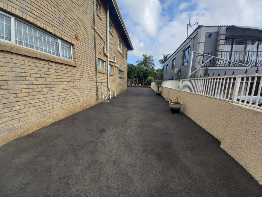 5 Bedroom Property for Sale in La Mercy KwaZulu-Natal