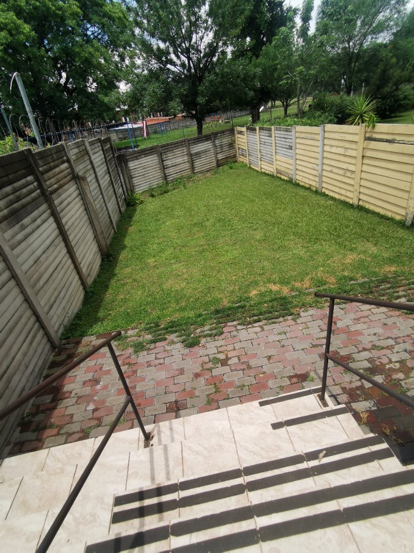 2 Bedroom Property for Sale in Huttenheights KwaZulu-Natal