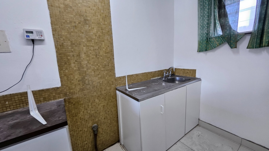 To Let 1 Bedroom Property for Rent in Esplanade KwaZulu-Natal