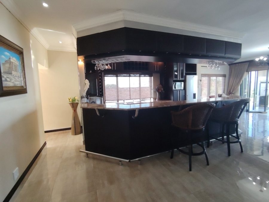 6 Bedroom Property for Sale in Beacon Rocks KwaZulu-Natal