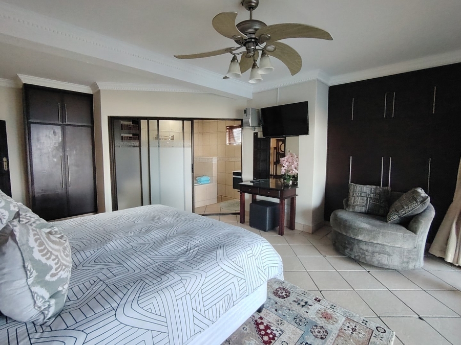 6 Bedroom Property for Sale in Beacon Rocks KwaZulu-Natal