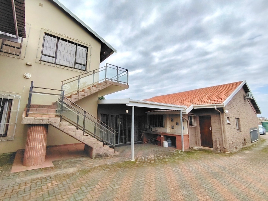 5 Bedroom Property for Sale in Shelly Beach KwaZulu-Natal