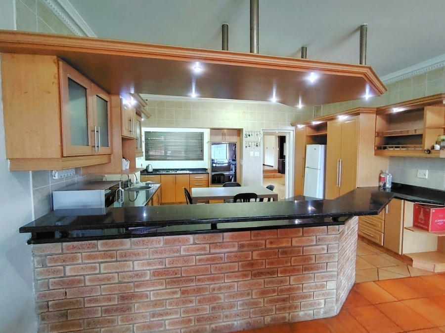 5 Bedroom Property for Sale in Shelly Beach KwaZulu-Natal