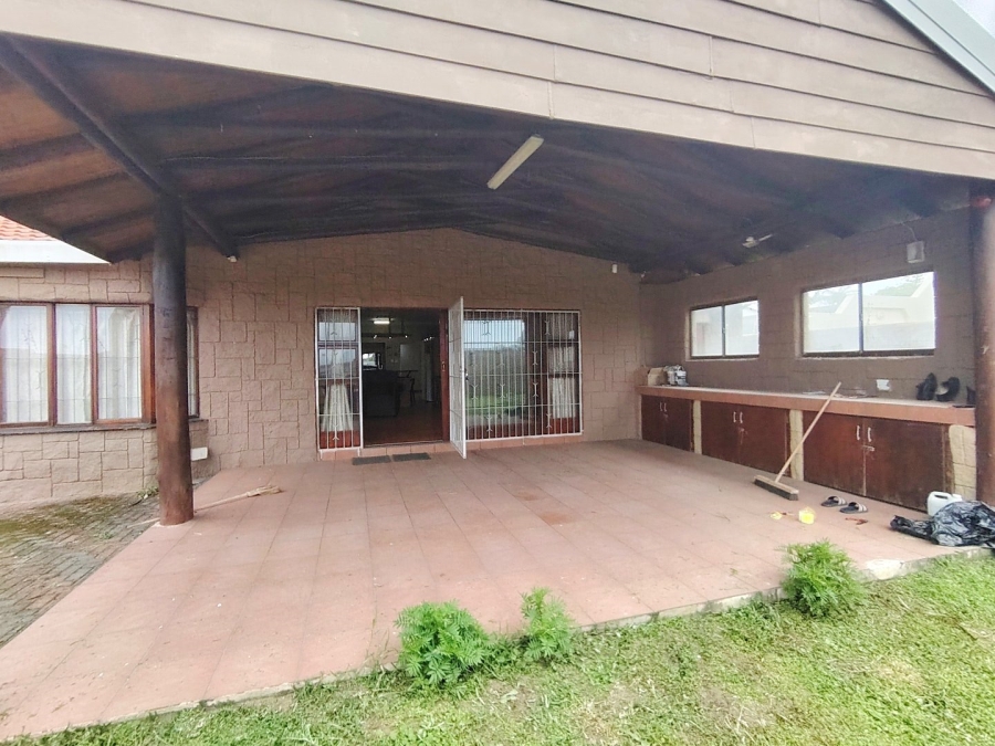 5 Bedroom Property for Sale in Shelly Beach KwaZulu-Natal