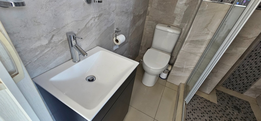 1 Bedroom Property for Sale in Essenwood KwaZulu-Natal