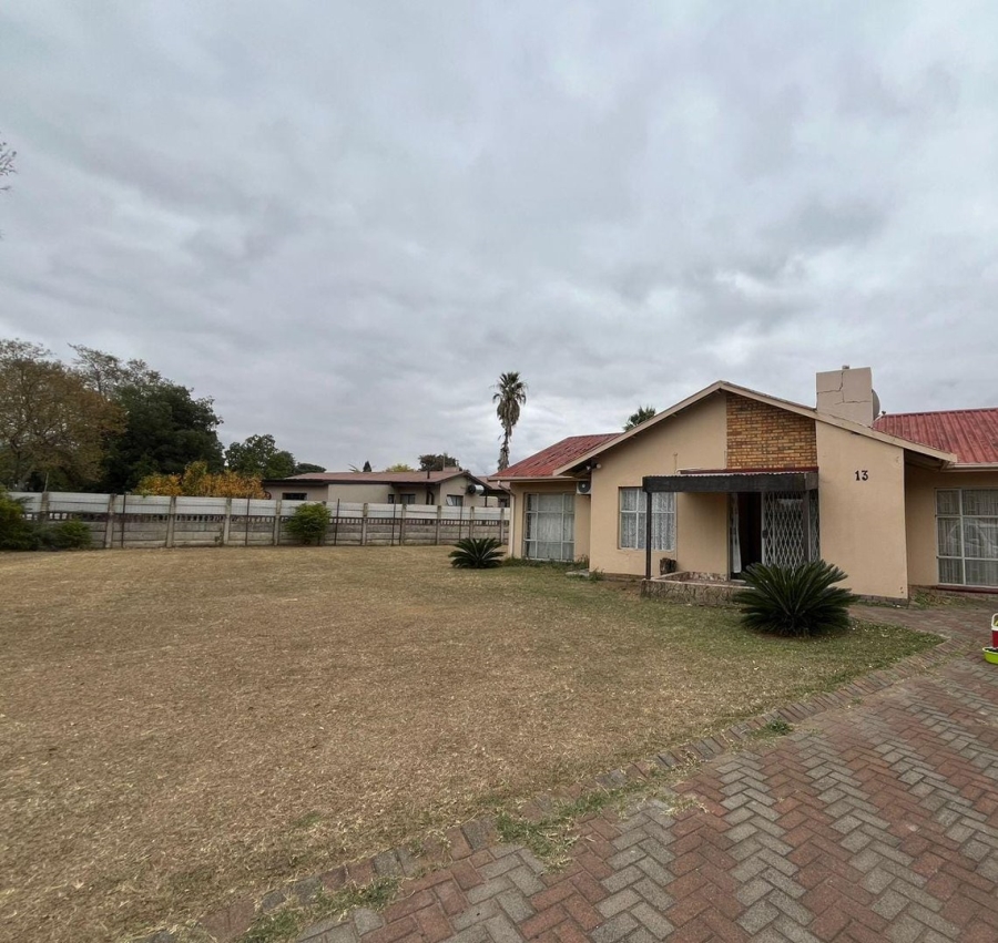 4 Bedroom Property for Sale in Barry Hertzog Park KwaZulu-Natal