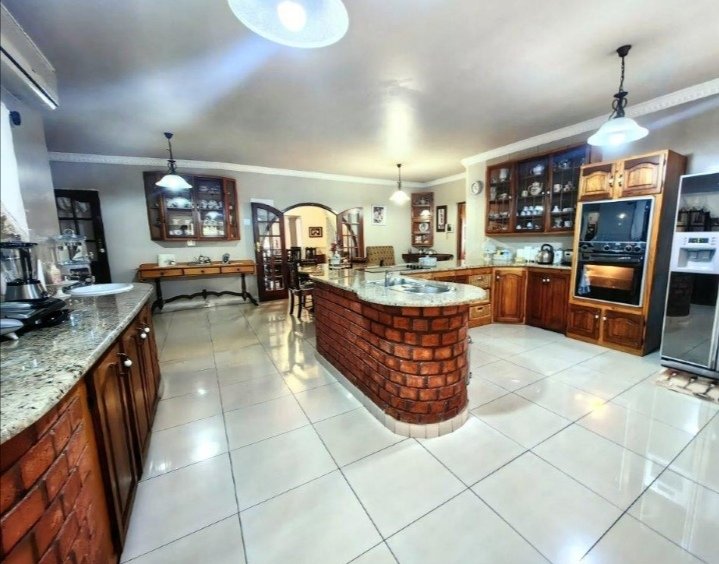 5 Bedroom Property for Sale in Epworth KwaZulu-Natal