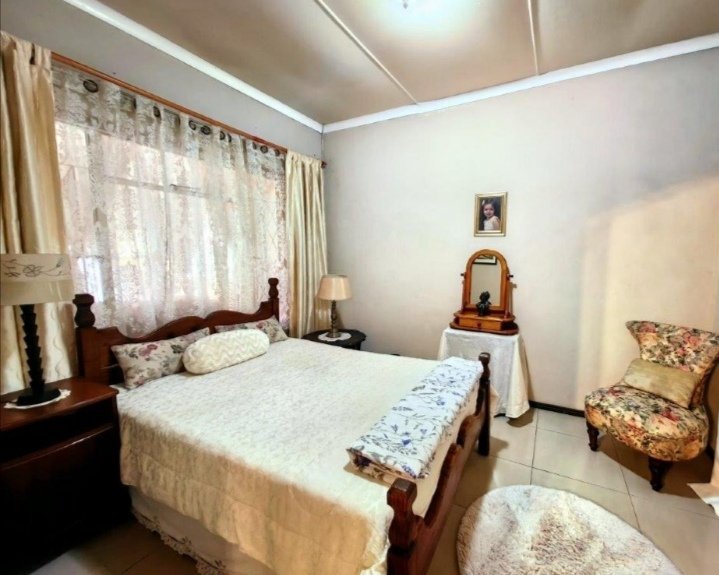 5 Bedroom Property for Sale in Epworth KwaZulu-Natal