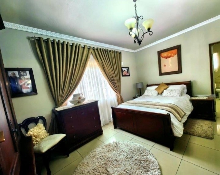 5 Bedroom Property for Sale in Epworth KwaZulu-Natal