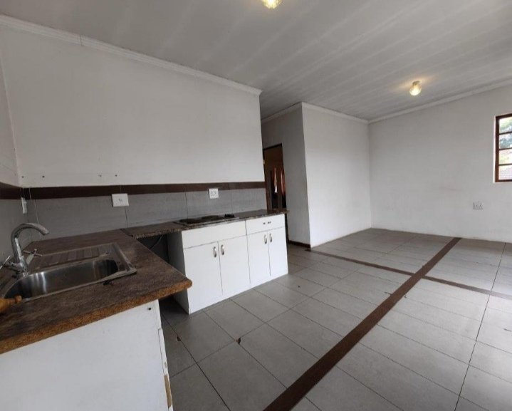5 Bedroom Property for Sale in Epworth KwaZulu-Natal