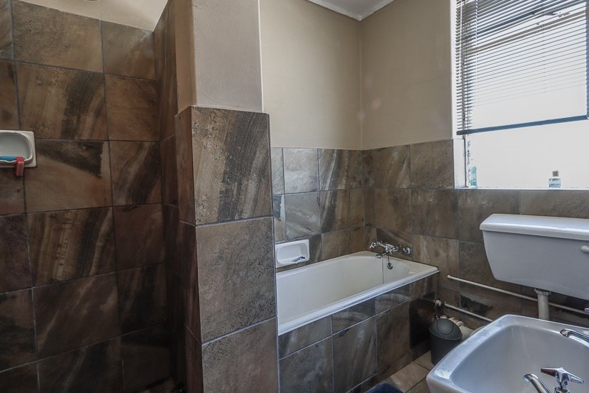 2 Bedroom Property for Sale in Huttenheights KwaZulu-Natal